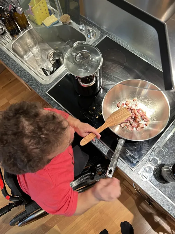 Dienst, bei dem Assistenz beim Kochen unterstützt.