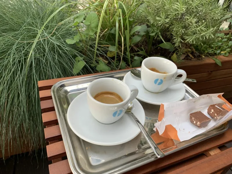 Persönliche Assistent:innen erwarten Benefits wie eine Espressomaschine, ein Balkon, WLAN und mehr.