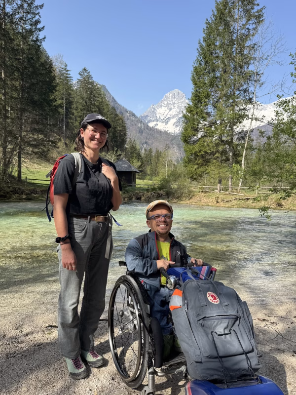 Wanderung mit der Persönlichen Assistenz in den Alpen. Hier unterwegs am Phyrn und bei Windischgarsten.
