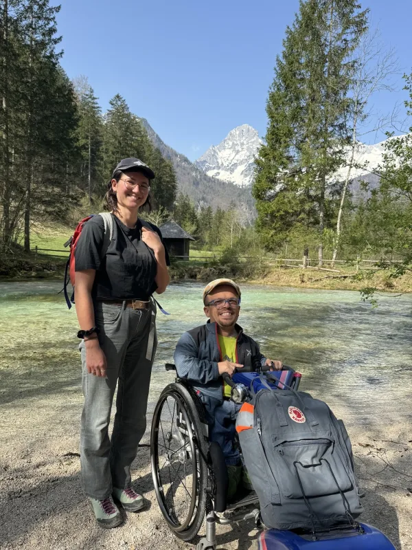 Wanderung mit der Persönlichen Assistenz in den Alpen Wanderung mit der Persönlichen Assistenz in den Alpen
