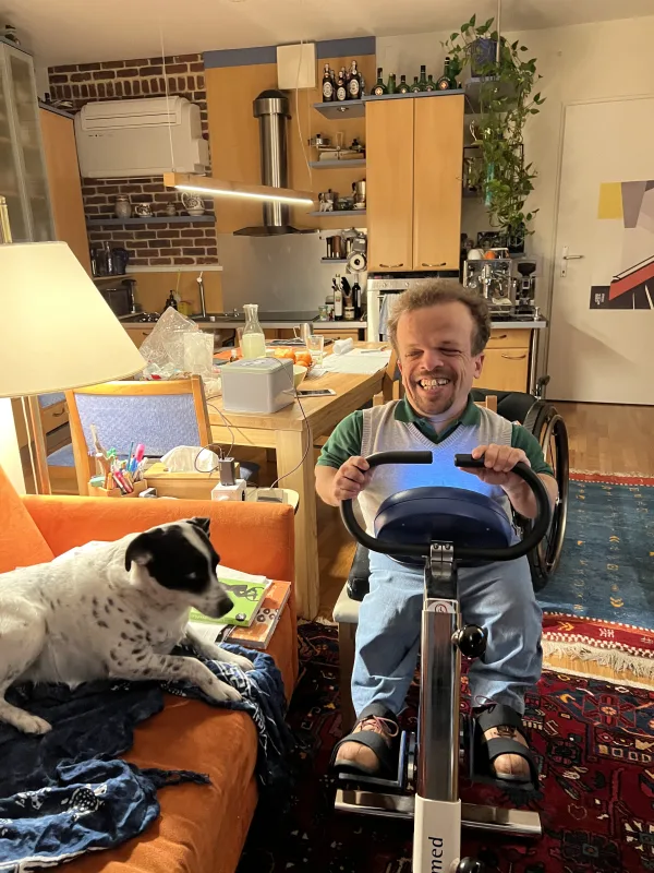 Training am Hometrainer bzw. Bewegungstrainer mit der Unterstützung von Persönlicher Assistenz Training am Hometrainer bzw. Bewegungstrainer mit der Unterstützung von Persönlicher Assistenz