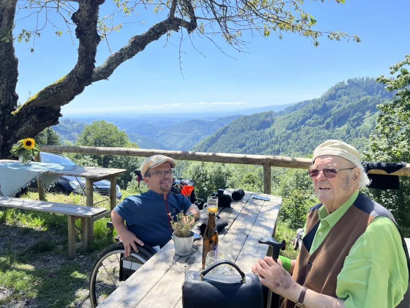 Einkehr auf der Mühlbacher Hütte am Mühlbacher Kogel in Rein in der Steiermark Einkehr auf der Mühlbacher Hütte am Mühlbacher Kogel in Rein in der Steiermark
