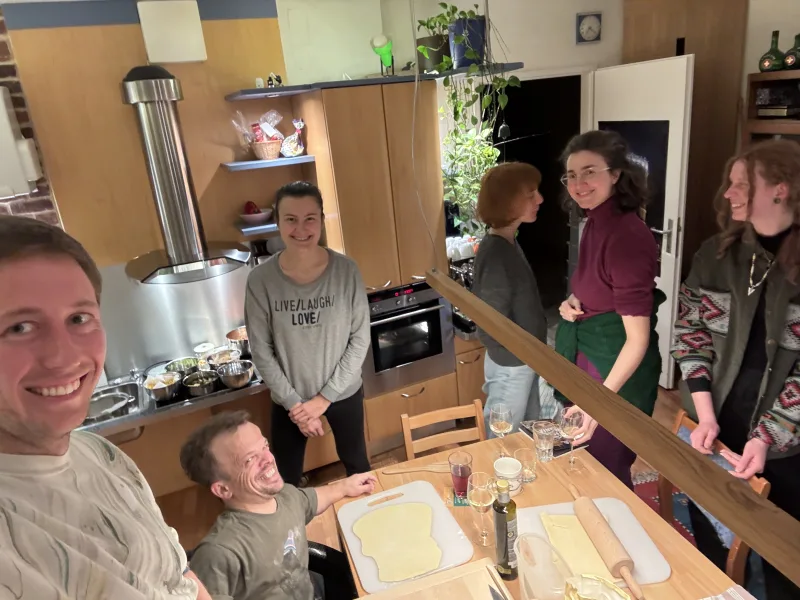 Gemeinsames Pizzabacken mit Persönlicher Assistenz