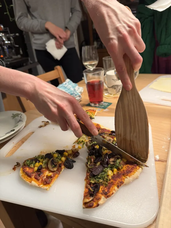 Gemeinsames Pizzabacken mit Persönlicher Assistenz