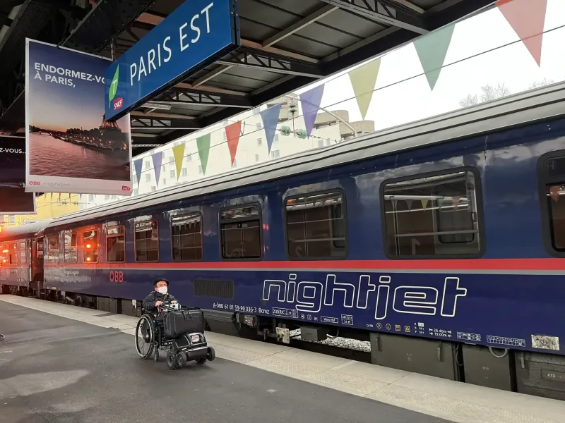 Nightjet Nachtzug der ÖBB in Paris Est Bahnhof