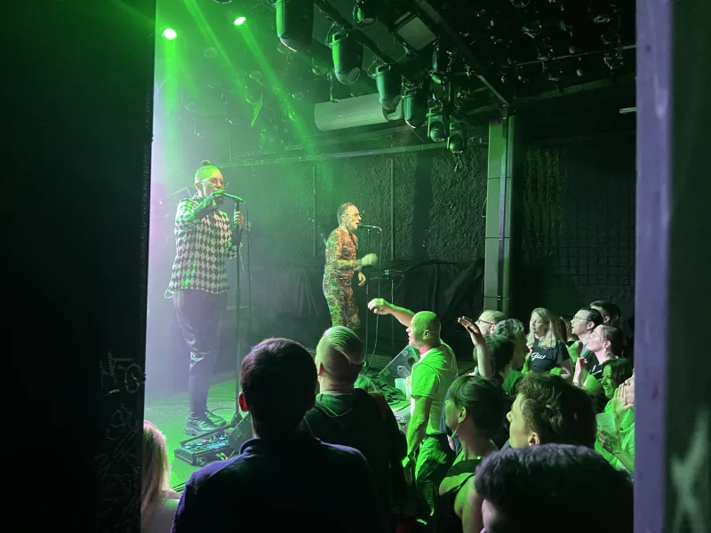 Konzert im Flex in Wien mit Hilfe durch Persönlicher Assistenz besucht (Gus Gus)