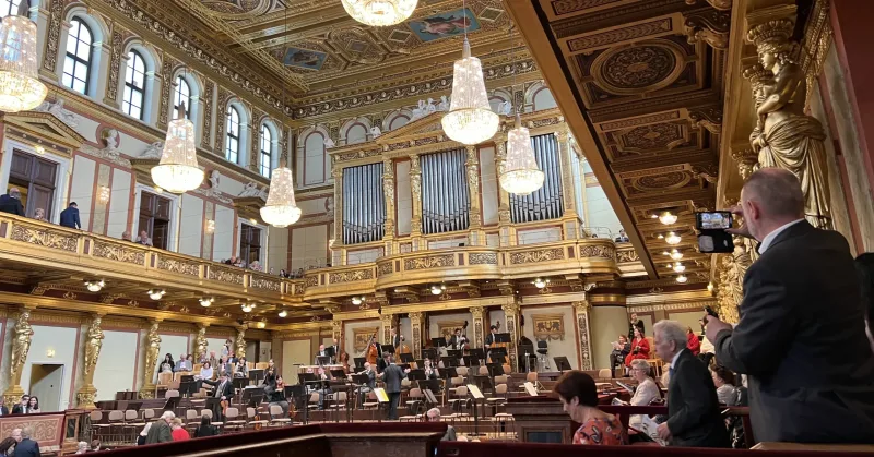 Großer goldener Saal im WIener Musikverein mit den Wiener Philharmonikern beim Konzert